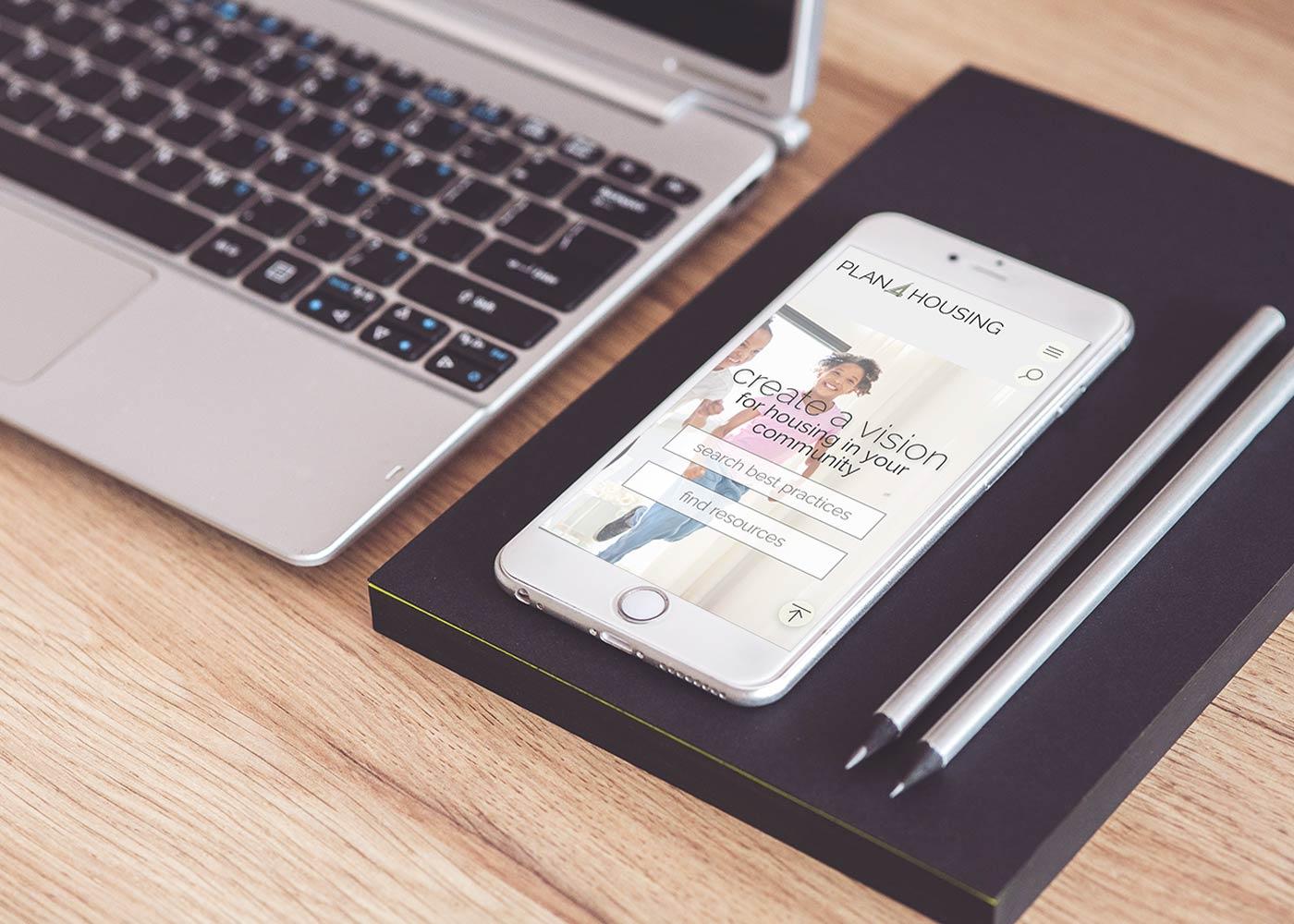 WEUP i Phone mockup 1400x1000